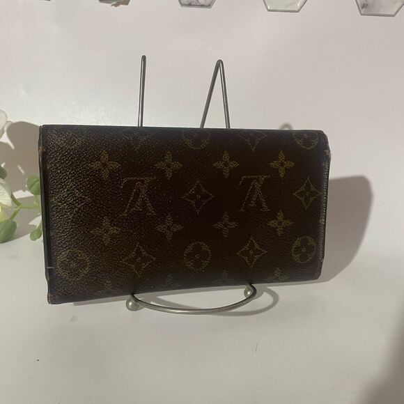 Authentic Louis Vuitton Monogram International Wallet - Picture 4 of 15